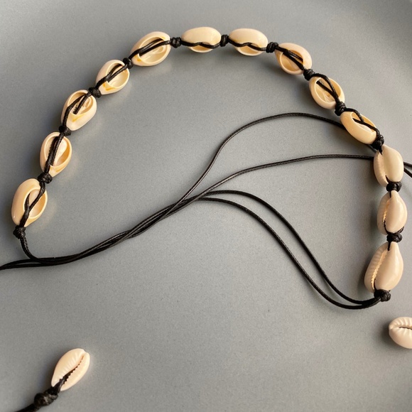NEW Natural Cowrie Shell Necklace (black rope) - Picture 3 of 6